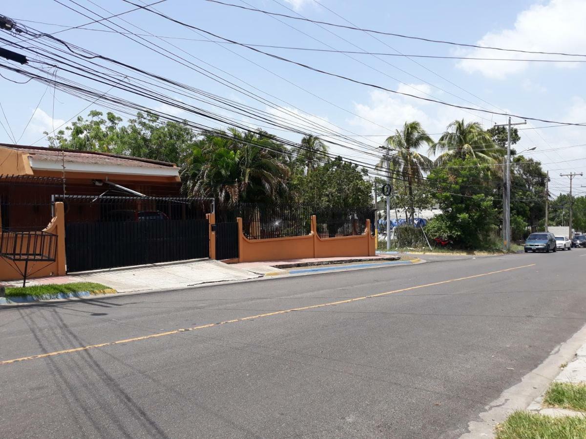 Casa Altamira Hotel San Pedro Sula Exterior photo